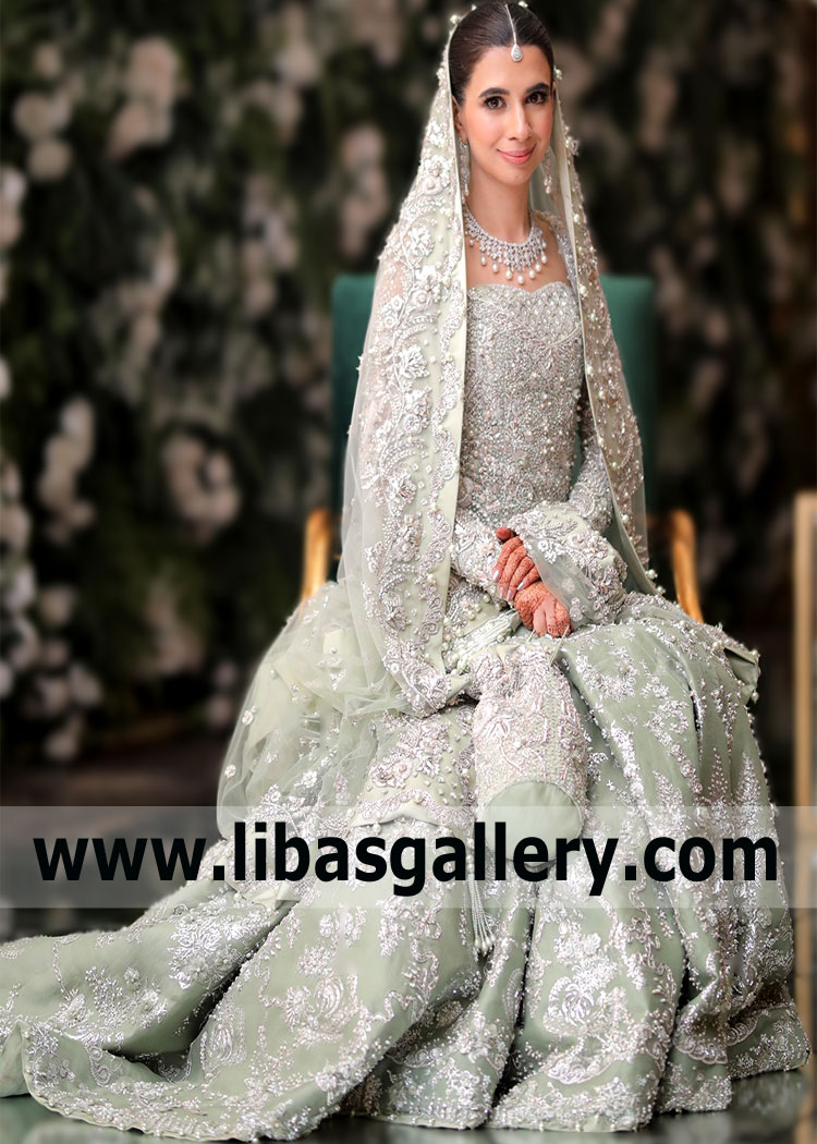 Elan wedding dress looks spectacular in photos and is great for a wedding any time of the year. In this Fascinating Wedding lehenga Canton Michigan USA Heavy Dupatta Suits Online in pale pistachio colour by Elan, you will certainly be the center of increased attention and will not leave others indifferent.