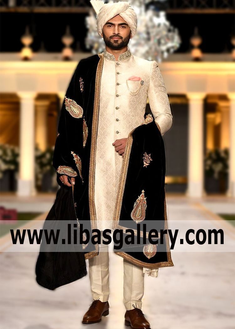 A vivacious and flamboyant semblance Deepak Perwani Wedding Sherwani Suits Doha Qatar Amazing Sherwani Dresses Latest Sherwani Designs. A fashionable Groom Sherwani suit is the main way of manifesting one`s own individuality, the Graceful Sherwani Suit shows the taste, status, and style of its owner.