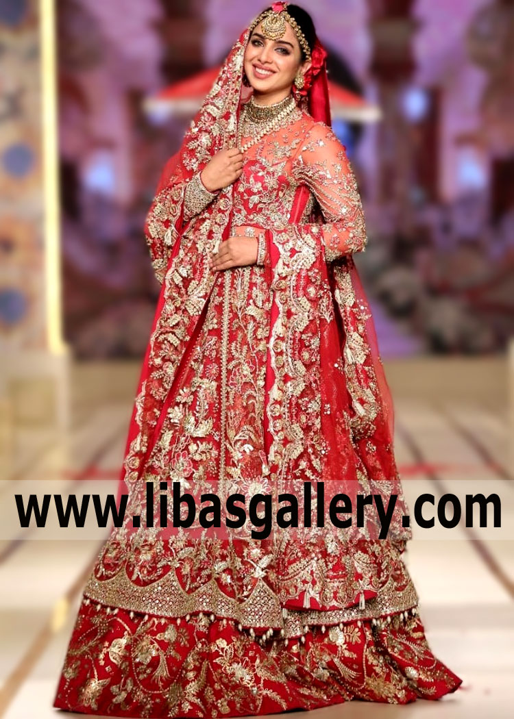 There are dresses that are becoming a legend! Sonya Hussain was a heartstopping regal vision in crimson and gold as the showstopper for Rashk-e-Qamar, Zaha Couture Lehenga for Wedding Dallas Texas USA Indian Designer puffy Lehenga debut bridal couture collection showcased with great aplomb at Bridal Couture Week 2021. this model has already won your and our hearts.