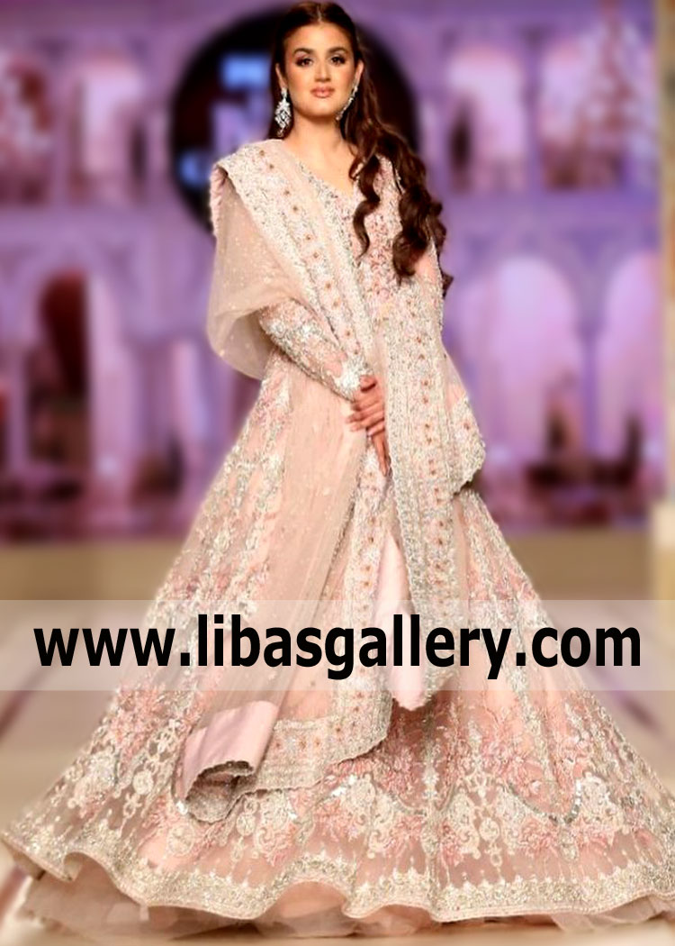 Miss charm Hira Mani in Puffy Bridal Wear Houston Texas USA Designer Karismash by Ahson Shoaib Luxury Bridal Designs USA. Shine and breathtaking shimmer are the indisputable trends of the new wedding season the bridal collection Dastaan-e-Mohabbat at the 18th edition of Bridal Couture Week Pakistan. We brought in the most bombastic wedding dresses that are made of luxury fabrics, do not crumble and are elegantly executed by the craftswomen.