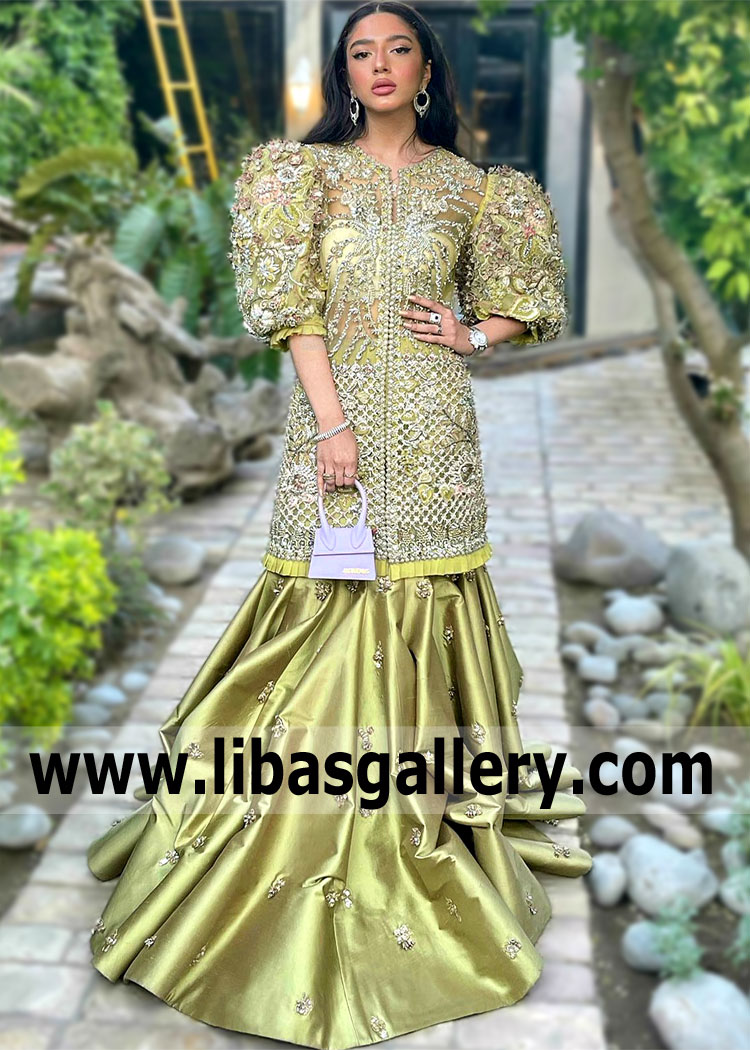 Trendy wedding dresses 2021 are echoes of royal weddings. So if you have always dreamed of going down the aisle in a luxurious Wedding dresses for winter Detroit Michigan USA Pakistani Designer Elan Gharara Collection. Chic voluminous sleeves, the fashion for oversize has reached wedding dresses. Despite the external volume in this model you will look graceful and sophisticated. Additional super discount on its purchase.