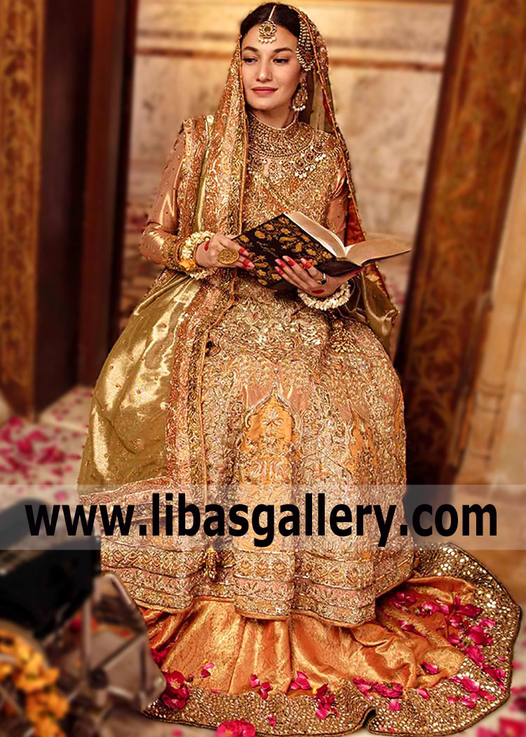 The Dream of a Wedding Dress Pakistani Designer Lengha, Heavily Embellished Lehenga Skirt dress from the new collection conveys a luxurious mood even through the screen. The charm of femininity, which melts the eyes, is felt in the photograph.