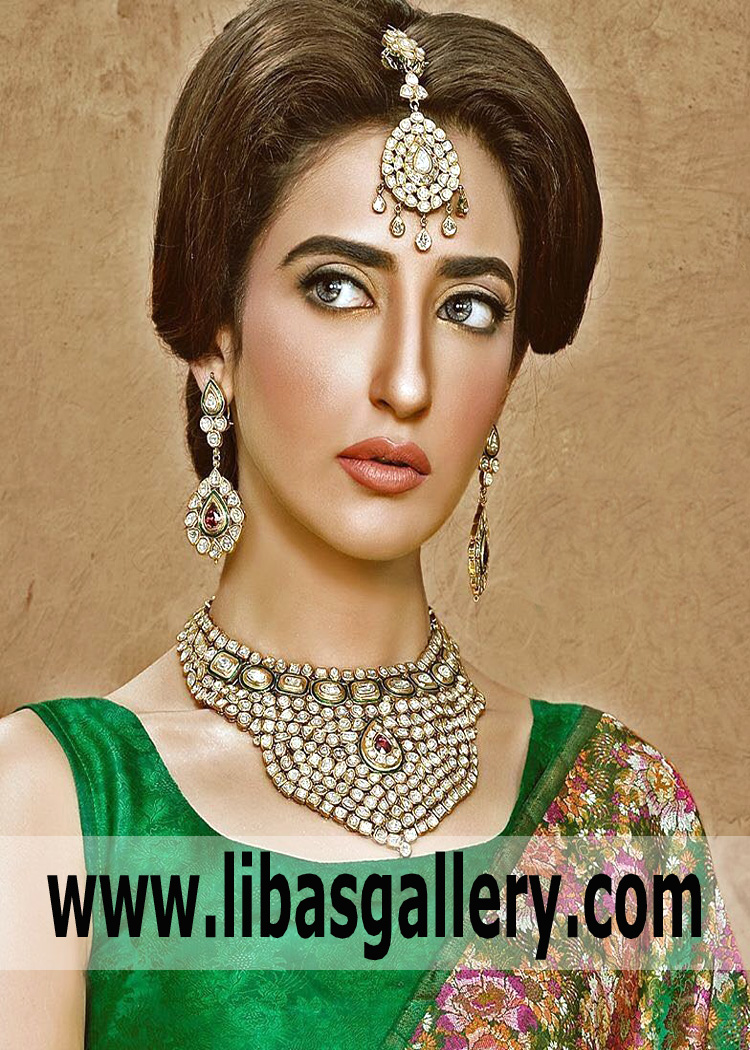 queenly bridal jewellery set for wedding day containing necklace pair of nice earrings and Tika buy online worldwide delivery UK USA Canada