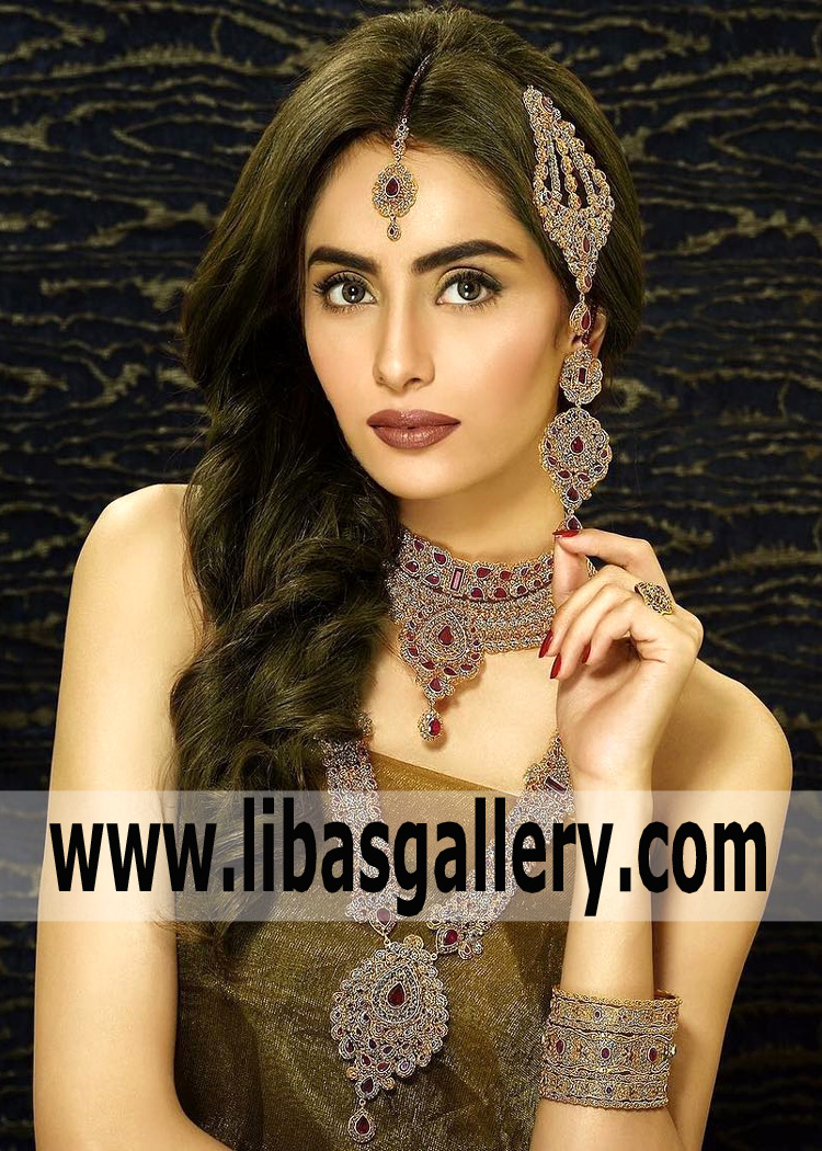 fair complexion bride looking worthy in this alluring bridal jewellery set Las Vegas kansas City USA