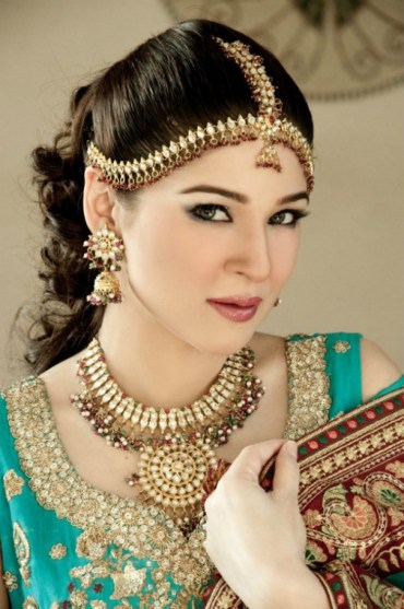 Ayesha M Omer presenting deisgner bridal jewellery set for nikah and barat day shop online southhall london birmingham UK Ayesha M Omer presenting deisgner bridal jewellery set for nikah and barat day shop online southhall london birmingham UK