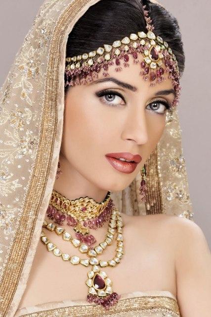 Pakistani Silver Gold Wedding Jewelry Set with Emerald Fuchsia Ruby Garnet Amethyst Bridal Jewelry Dubai abu dhabi sharjah UAE