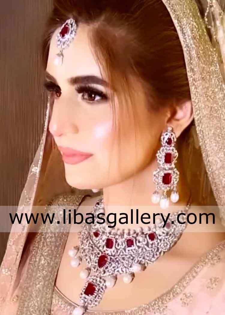 glowing cheeks dulhan showing beautiful bridal jewellery set on her nikah barat day custom made chicago new york usa