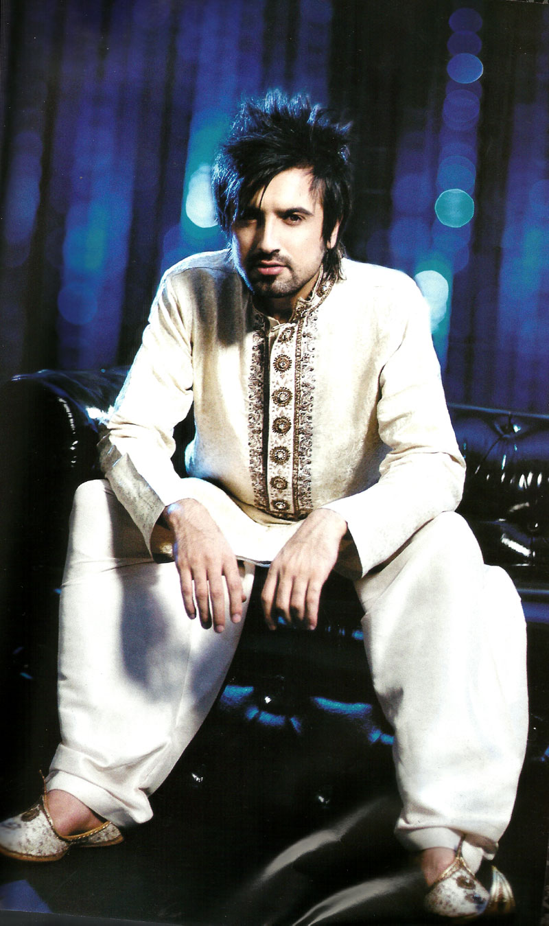 men embroidered kurtaa shalwar trend,kurta shalwar collection,kurta shalwar mayyon mehndi kurta suits