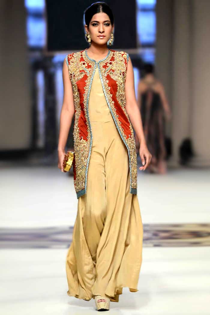 2015 Most Wearable Fashion Trends By Teena by Hina Butt Collection at Telenor Bridal Couture Week 2015 Newark New Jersey NJ US