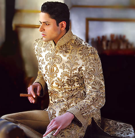 designer sherwani groom sherwani,pakistani sherwanis,sherwani styles,black sherwani bright shades